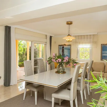 Large 4 Beds Cozy 700 M Walk Canas