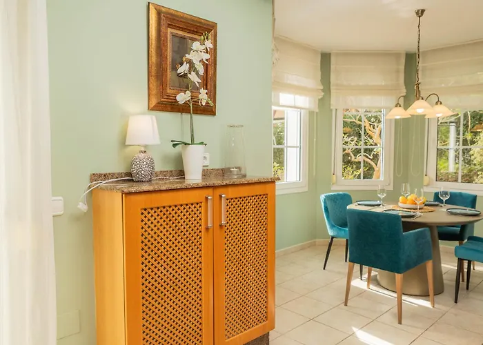 Large 4 Beds Cozy 700 M Walk Canas * מארבלה