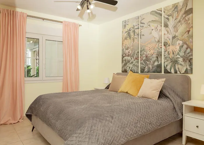 וילה Large 4 Beds Cozy 700 M Walk Canas מארבלה