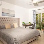 Large 4 Beds Cozy 700 M Walk Canas Villa Marbella