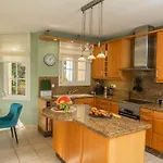 Large 4 Beds Cozy 700 M Walk Canas *