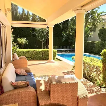 Villa Beachside 4 Beds Cozy Villa, 700m Canas Beach! Marbella