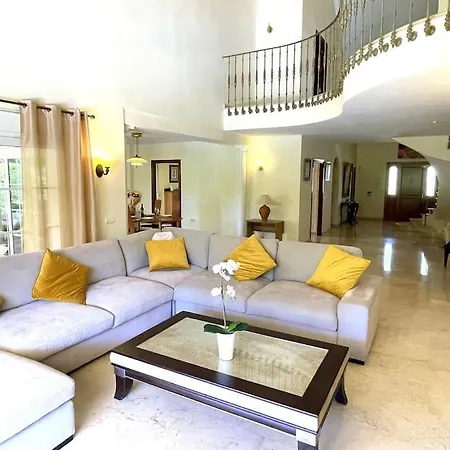 Beachside 4 Beds Cozy Villa, 700m Canas Beach! Villa Marbella