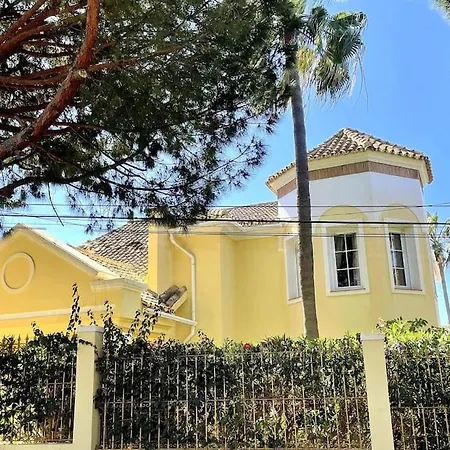 Beachside 4 Beds Cozy Villa, 700m Canas Beach! Villa