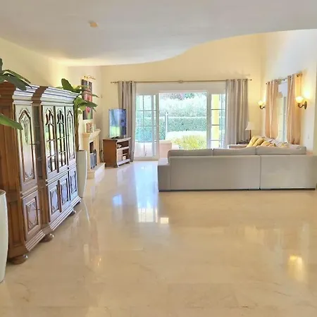 Beachside 4 Beds Cozy Villa, 700m Canas Beach!