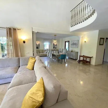 Beachside 4 Beds Cozy Villa, 700m Canas Beach! Villa