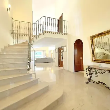 Beachside 4 Beds Cozy Villa, 700m Canas Beach! * Marbella