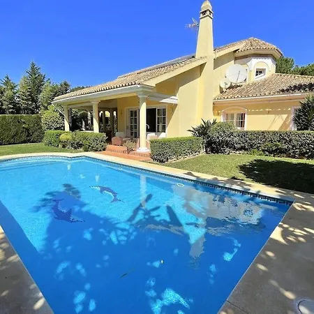 Beachside 4 Beds Cozy Villa, 700m Canas Beach! Marbella