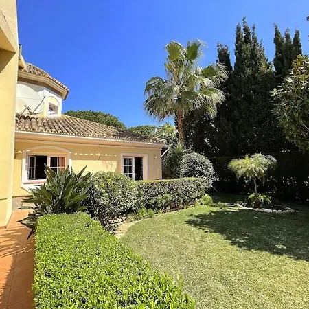 Beachside 4 Beds Cozy Villa, 700m Canas Beach! Villa *
