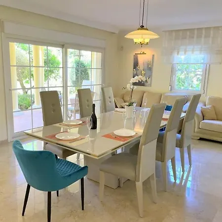 Beachside 4 Beds Cozy Villa, 700m Canas Beach! *