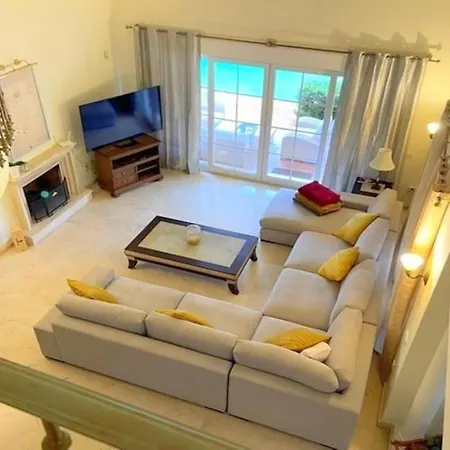 Beachside 4 Beds Cozy Villa, 700m Canas Beach!