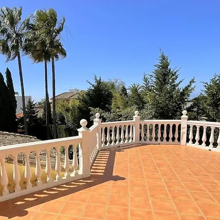 Villa Beachside 4 Beds Cozy Villa, 700m Canas Beach! Marbella