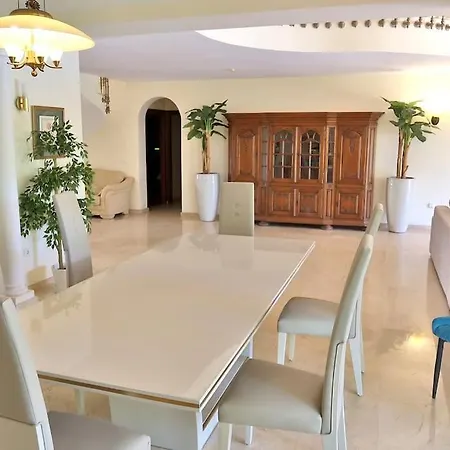 Beachside 4 Beds Cozy Villa, 700m Canas Beach!