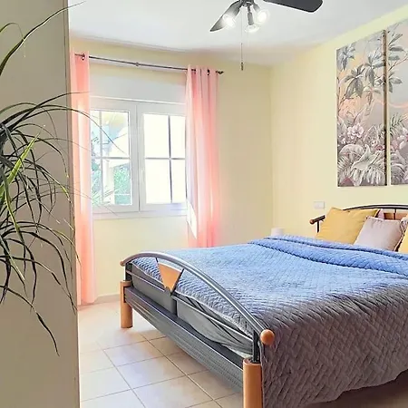 Villa Beachside 4 Beds Cozy Villa, 700m Canas Beach! Marbella