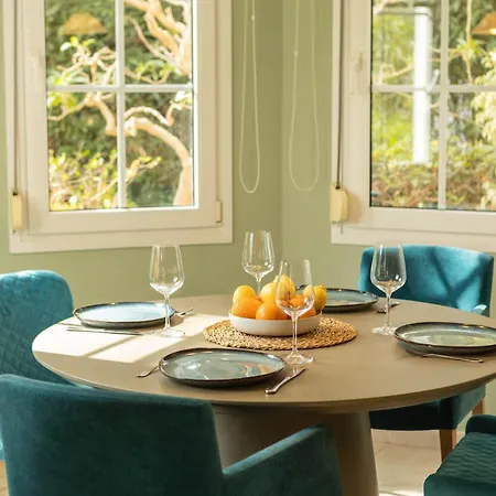 Large 4 Beds Cozy 700 M Walk Canas *