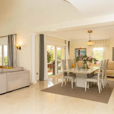 Large 4 Beds Cozy 700 M Walk Canas