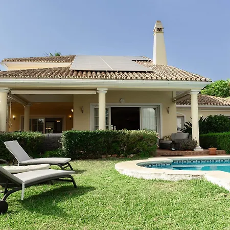 Large 4 Beds Cozy 700 M Walk Canas * ماربيا