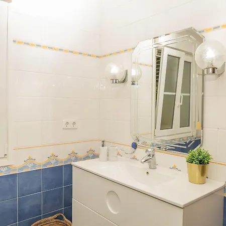 Large 4 Beds Cozy 700 M Walk Canas וילה מארבלה