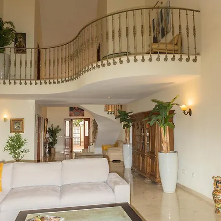 וילה Large 4 Beds Cozy 700 M Walk Canas מארבלה
