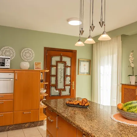 Large 4 Beds Cozy 700 M Walk Canas فيلة