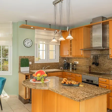 Large 4 Beds Cozy 700 M Walk Canas *