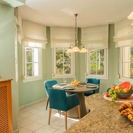 Large 4 Beds Cozy 700 M Walk Canas ماربيا