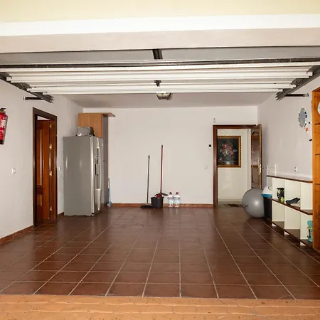 Large 4 Beds Cozy 700 M Walk Canas וילה *