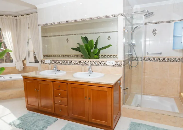 Large 4 Beds Cozy 700 M Walk Canas * Marbella