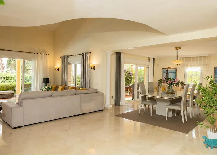 Large 4 Beds Cozy 700 M Walk Canas