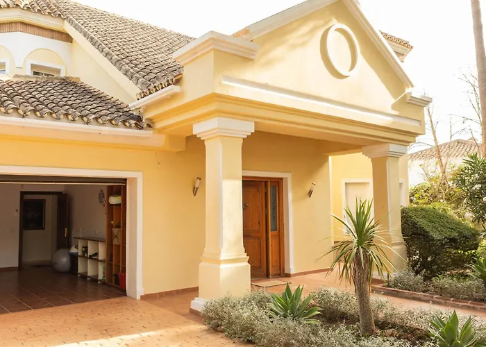 Large 4 Beds Cozy 700 M Walk Canas * Марбелья