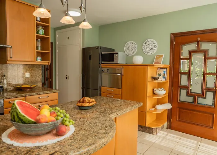 Large 4 Beds Cozy 700 M Walk Canas * Марбелья