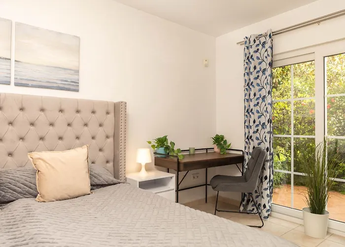 Large 4 Beds Cozy 700 M Walk Canas *