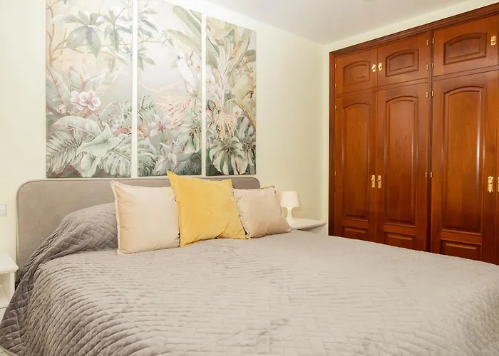 Вілла Large 4 Beds Cozy 700 M Walk Canas