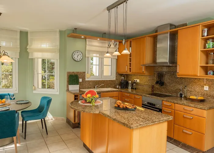 Large 4 Beds Cozy 700 M Walk Canas *