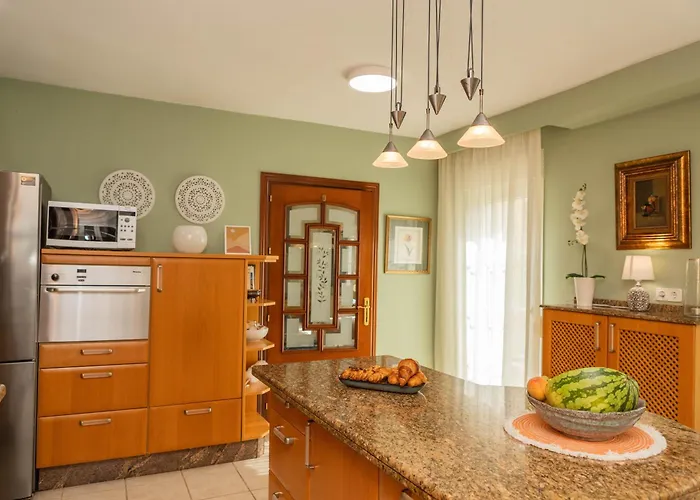 Large 4 Beds Cozy 700 M Walk Canas 别墅